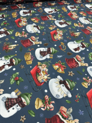 Коледна покривка за масата с хидрофобирано покритие - Зимна магия